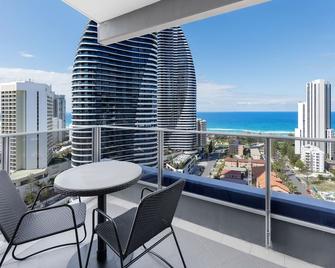 Meriton Suites Broadbeach - Broadbeach - Balcony