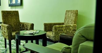 Aes Luxury Apartments Abuja - Abuja - Living room