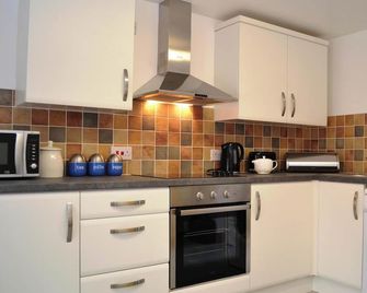 Character former shepherds cottage for couples or young families. - Millom - Кухня