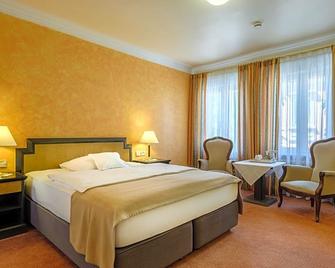 Hotel Hohenstaufen - Göppingen - Bedroom