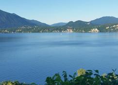 Between Lake And Sky. A Romantic And Elegant Nest With An Enchanting View - Stresa - Outdoors view