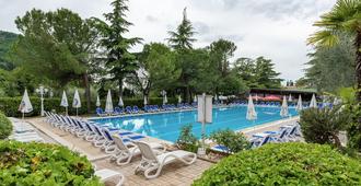 Hotel Royal - Garda - Piscina