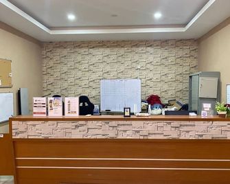 Capital O 91094 Hotel & Chalet Sportfishing - Teluk Bahang - Front desk