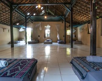 Losmanos Hostel - Yogyakarta - Lobby