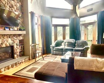 C1 Top Rated Ski-In Ski-Out Townhome Great views fireplaces fast wifi AC Short walk to slopes - Carroll - Вітальня