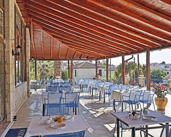 Stratos Hotel - Afytos - Patio