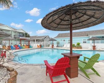 Mango Bungalow Sleeps 8 2 Community Pools - Port Aransas - Pool