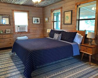 Secluded Cabin Rental Nestled in the Beautiful Davis Mountains in Texas - Fort Davis - Slaapkamer