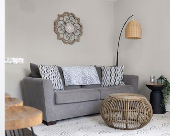 Downtown Columbus~Stunning Upscale 1 bd Suite - Columbus - Huiskamer