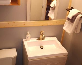 Overlook Inn & Cabins - Clearwater - Baño