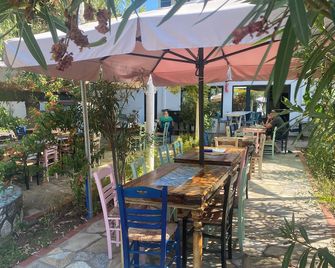 Blue Bay Beach Hotel - Thasos Town - Patio
