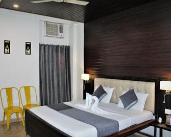 Krishna Residency A Boutique Hotel - Bareilly - Bedroom