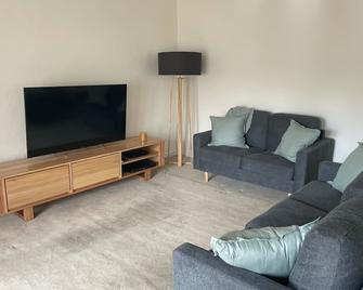 3 bedroom art deco apartment in Albert Park metres 2 mins from Albert Park shops - Melbourne - Living room