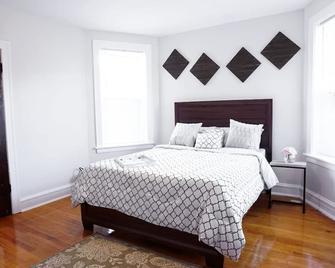 Elegant 3 Bedroom and 1 Bath Apartment - Chicago