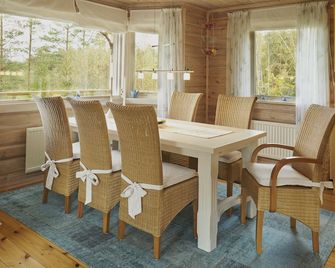 Idyllic lakeside location, luxury furnishings - sauna, boat, canoe, WLAN, 3 bedrooms. - 뉘브로 - 다이닝룸