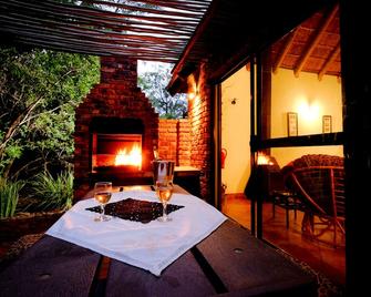 Little Swift Chalets - Broederstroom - Patio