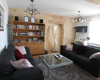Luxury vigneron's home, secluded garden, a/c, in prestigious Puligny Montrachet - Puligny-Montrachet - Living room