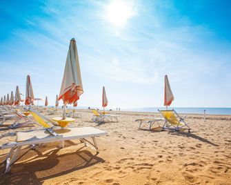 Comfy villa with fenced garden near the beach - Bibione - Playa