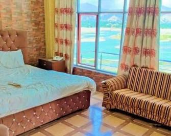 River Breeze Hotel - Mingaora - Bedroom