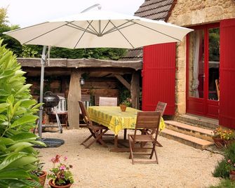 Beautiful, romantic stone house in over 400 year old domaine - Groléjac - Patio