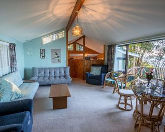 Matai Cottage - Pakawau Bach - Pakawau - Living room
