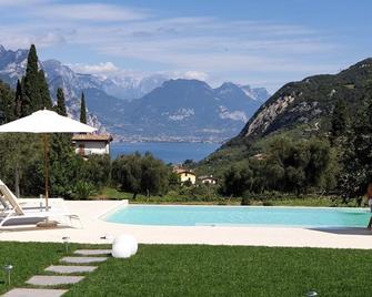 Elle Ecoholiday - Malcesine - Pool