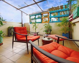 Ding-Dong Hostel - קאלי - מרפסת