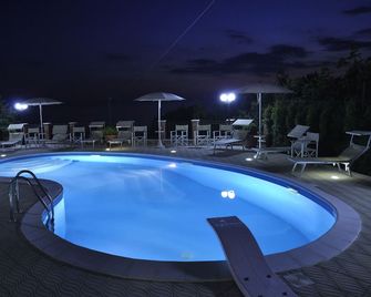 Villa Catalano - Paola - Piscina