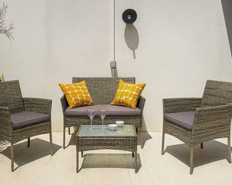 Maison, Jardin, piscine parking près d'Aix Centre - Venelles - Patio