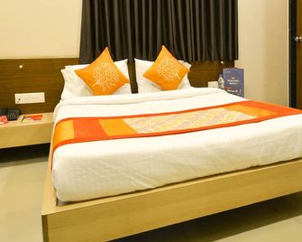 Hotel Midtown Inn - Nashik - Bedroom