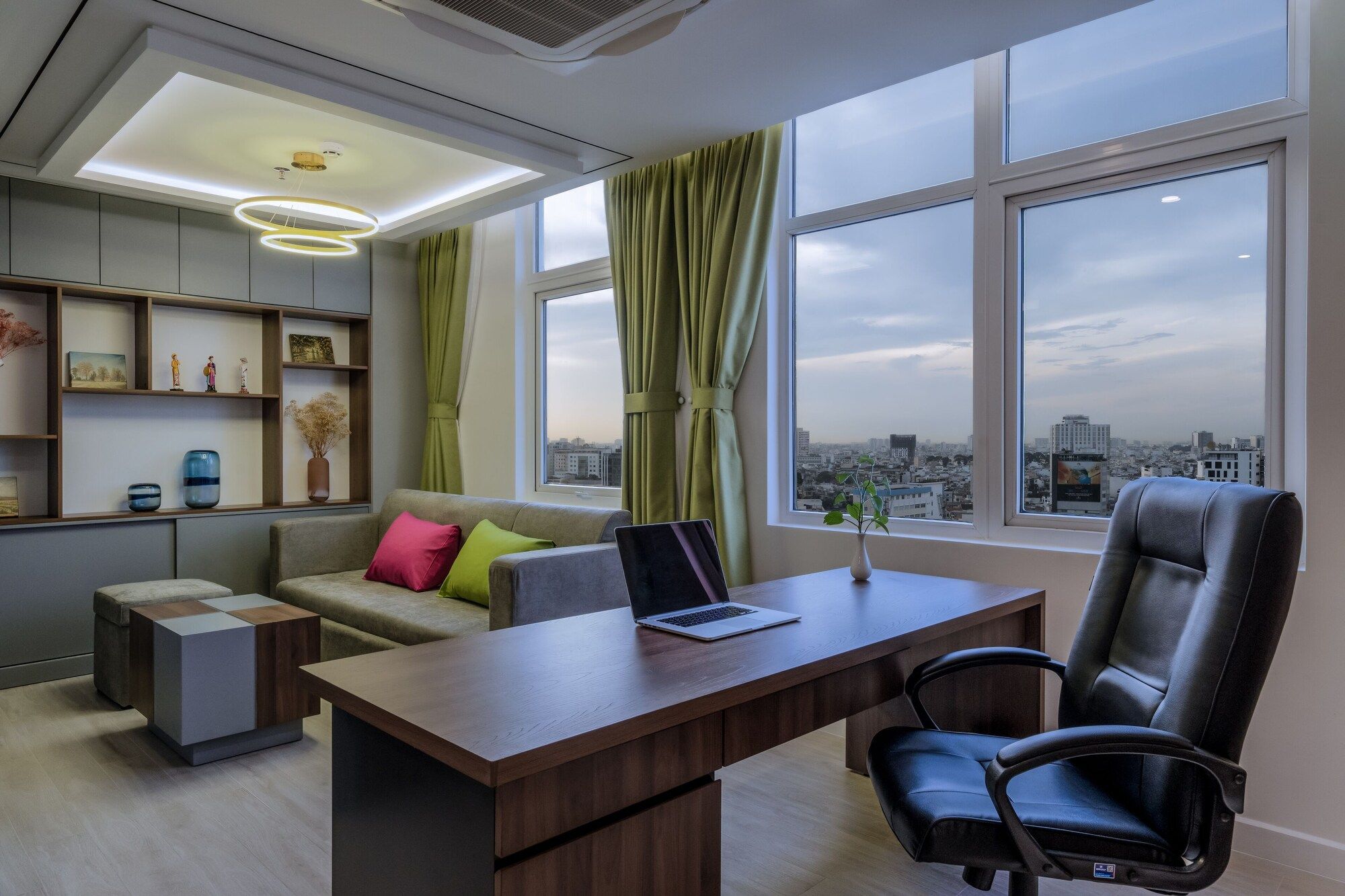 إي أم أم هوتل سايجون