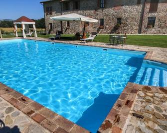 Charmante Escape in Todi - Todi - Piscina