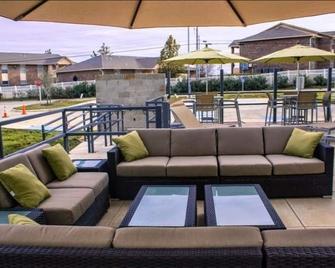 Malana Hotels & Suites - Cotulla - Balcón