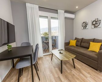 Raise Athens Metro Apartments - Athény - Obývací pokoj