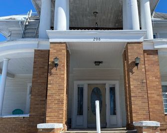 1br Apt Near Marathon, Hershey - Robinson