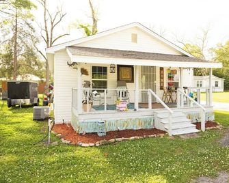 Lovely 2-bedroom house with AC in charming Chipley. - Chipley