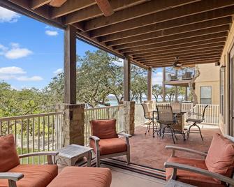 Beautiful 4bdrm/4bath Home at Hollows Resort - 4 Pools/Hiking/Fitness Center! - Volente - Balcony