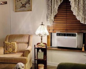 Grandma's House at Rosewood Lodge - Iola