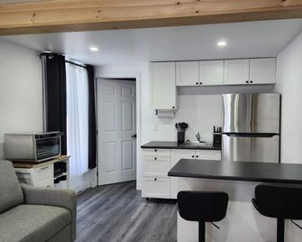 Auberge Le Cosy Amos - Amos - Kitchen