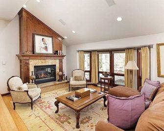 Ski In Ski Out 4 Bedroom Residence In Snowmass Village - Snowmass Village - Living room