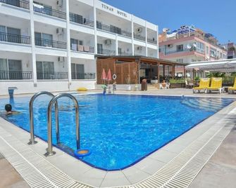 Tunan Motel - Ayvalık - Piscina