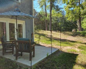 Charming brick home set in the woods on 45 acres with pond and trails. - Chester - Patio