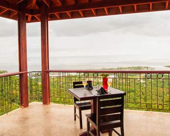 Pristine Bay Resort - Coxen Hole - Balcony
