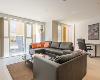 Kingfisher Apartments Cambridge City - Cambridge - Living room