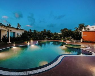 Chanakya Bnr Hotel - Puri - Pool