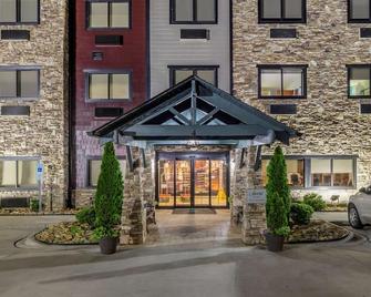 Brookstone Lodge near Biltmore Village Ascend Hotel Collection - Asheville - Building