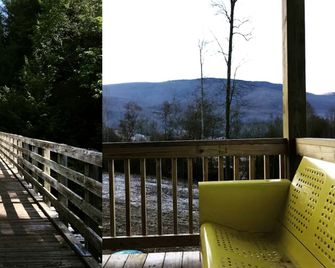 Cozy Cabin in The Idyllic Blue Ridge Mou - Troutdale - Balcony