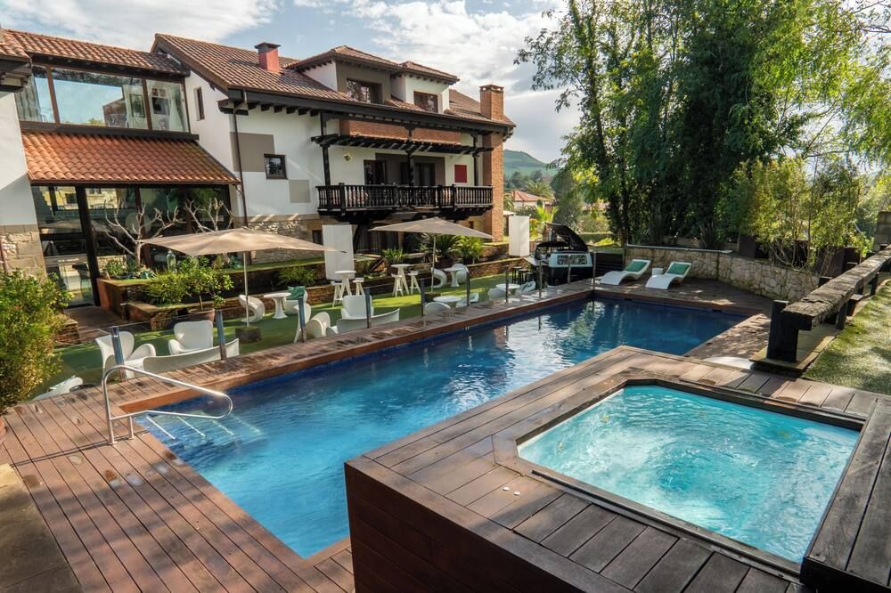 Hotel Cuevas - Santillana del Mar - Pool