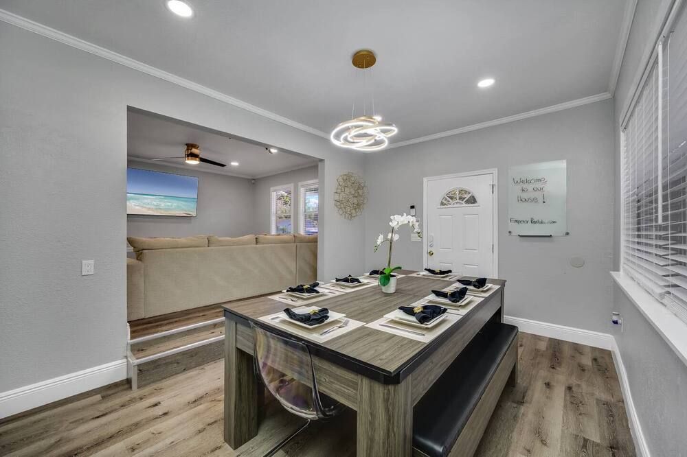 Tampa Retreat with Heated In-Ground Pool & Spa - Tampa