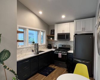 El Segundo Casita - El Segundo - Kitchen